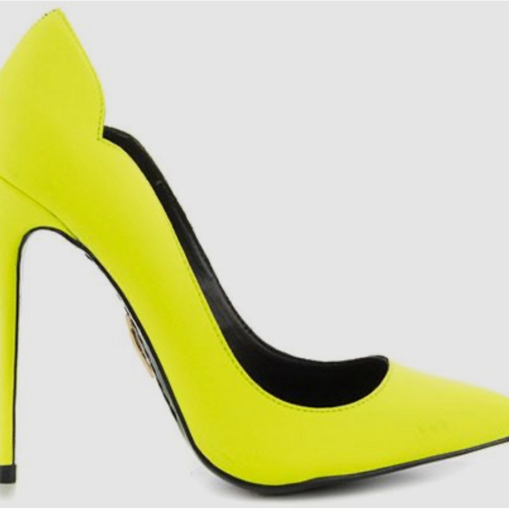 Neon yellow pumps